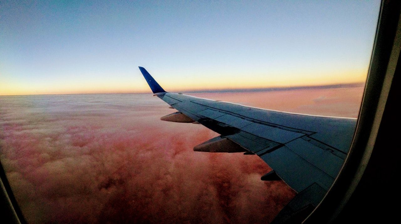 asa de avião em voo