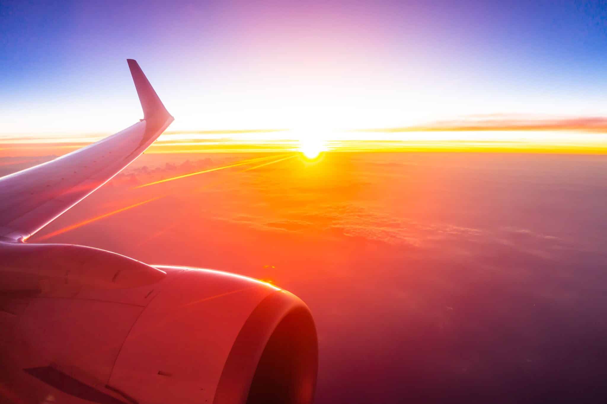 visão das nuvens pela janela de avião